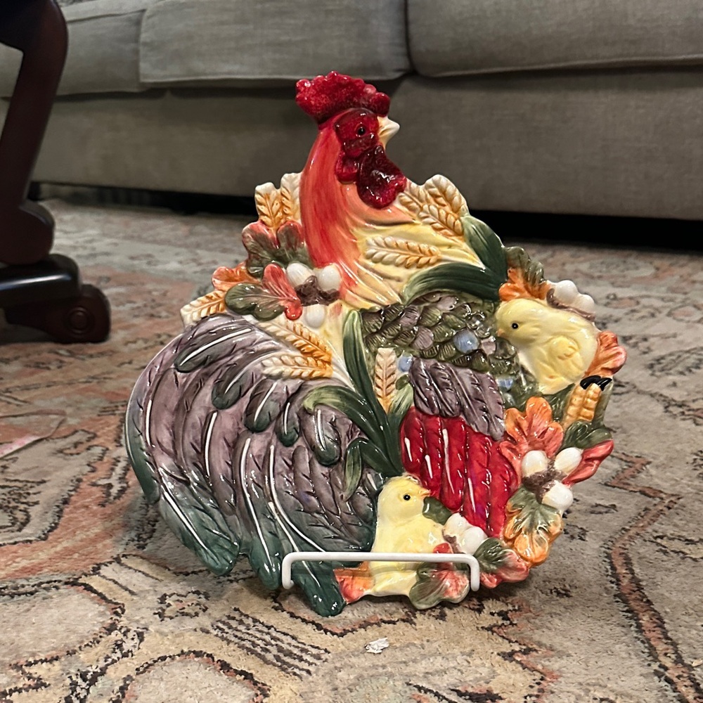 Source Unknown Colorful Rooster and Chicks Figurine